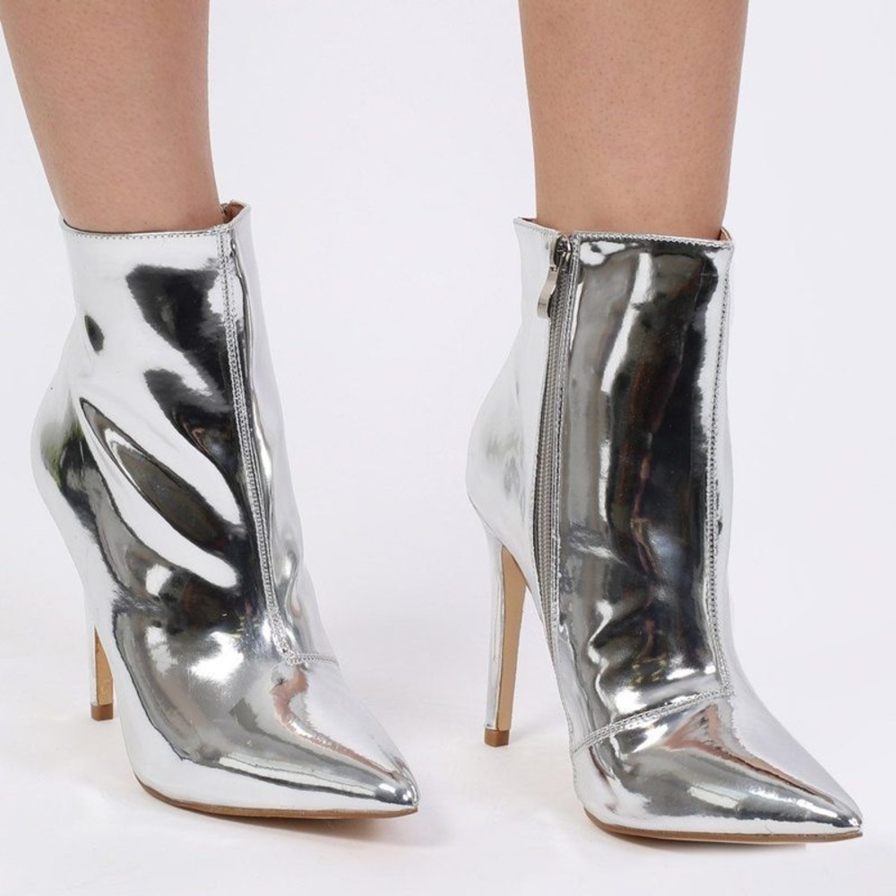 NIB Simmi size 7 silver metallic ankle boots